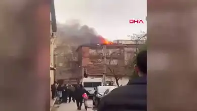 Bursa'da Apartman Çatısında Yangın!