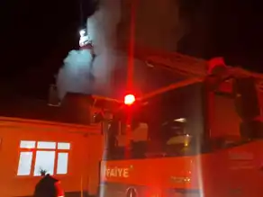 Ahşap Bina Yandı: İtfaiye Ekipleri Müdahale Etti