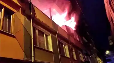 Bursa'da Çatı Yangını: Elektrik Hattı Tehlikesi!