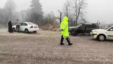 Kar Yağışı, Batı Bölgesinde Sürücülere Zor Anlar Yaşatıyor