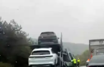 Yağışlı Hava Kazası: Tır Yol Kenarında