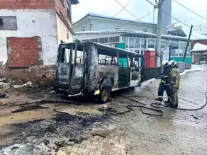 İznik'te Servis Minibüsü Yanarak Küle Döndü