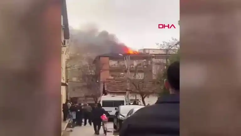Bursa'da Apartman Çatısında Yangın!