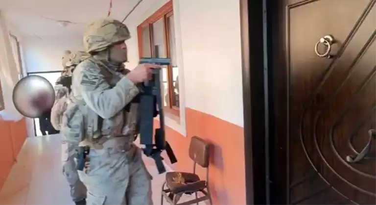 Bursa'da Jandarma, Uyuşturucu ve Silah Operasyonu Düzenledi