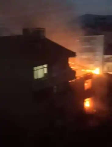 Metruk Bina Yandı! Bursa'da Yangın