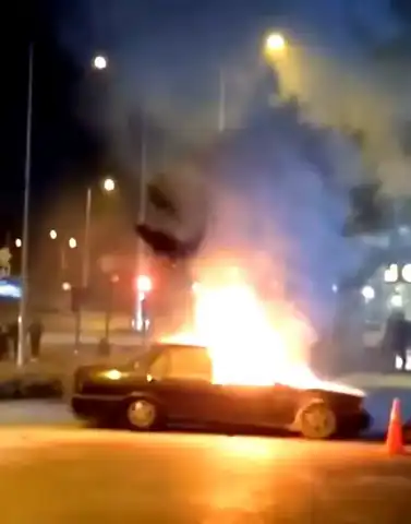 Bursa Nilüfer'de Park Halindeki Araç Yandı