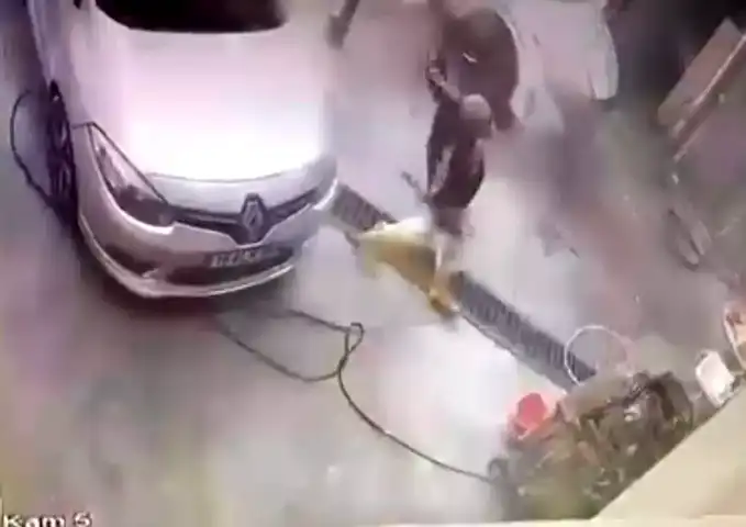 Bursa'da Tazyikli Su Şovu! Yıkamacı Hortumla Dans Etti