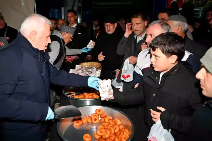 Bursalılar Regaib Kandilini Camilerde Kutladı