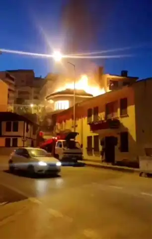 Apartman Dairesi Yanarak Kül Oldu