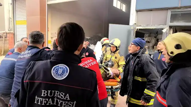İnegöl Tekstil Fabrikasında Yangın: İtfaiye Eri Yaralı İnegöl Tekstil Fabrikasında Yangın: İtfaiye Eri Yaralı